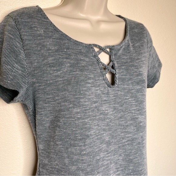 Modcloth Crisscross Notch Ribbed Tee Shirt Black White Stripe Women Medium Gray - Picture 2 of 11